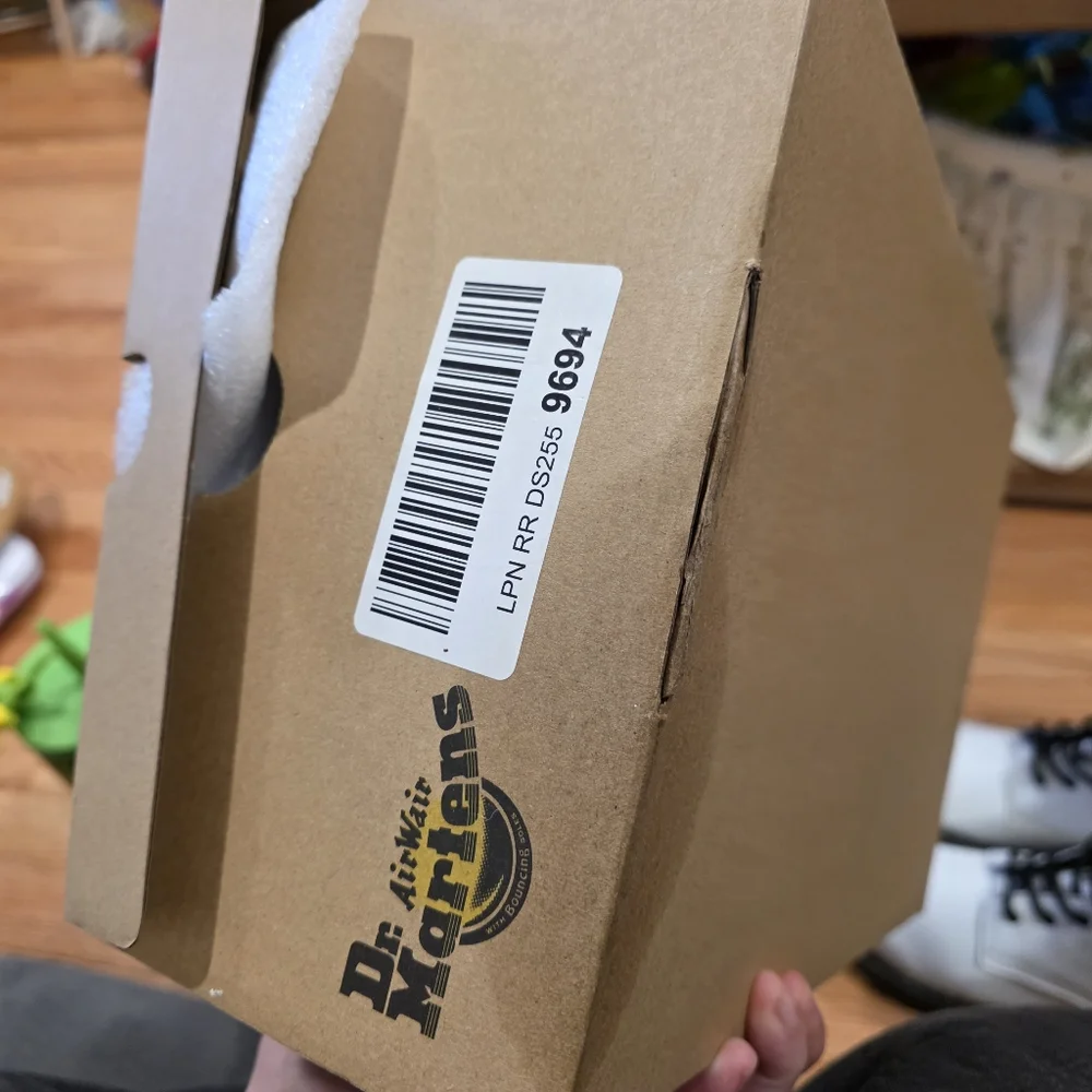 Dr. Martens Youth 1460 Leather Lace Up Boots Size 6 New In Box